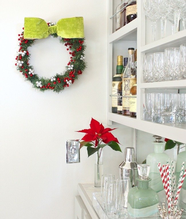 DIY-Christmas-Wreath-Using-a-Wire-Clothes-Hanger