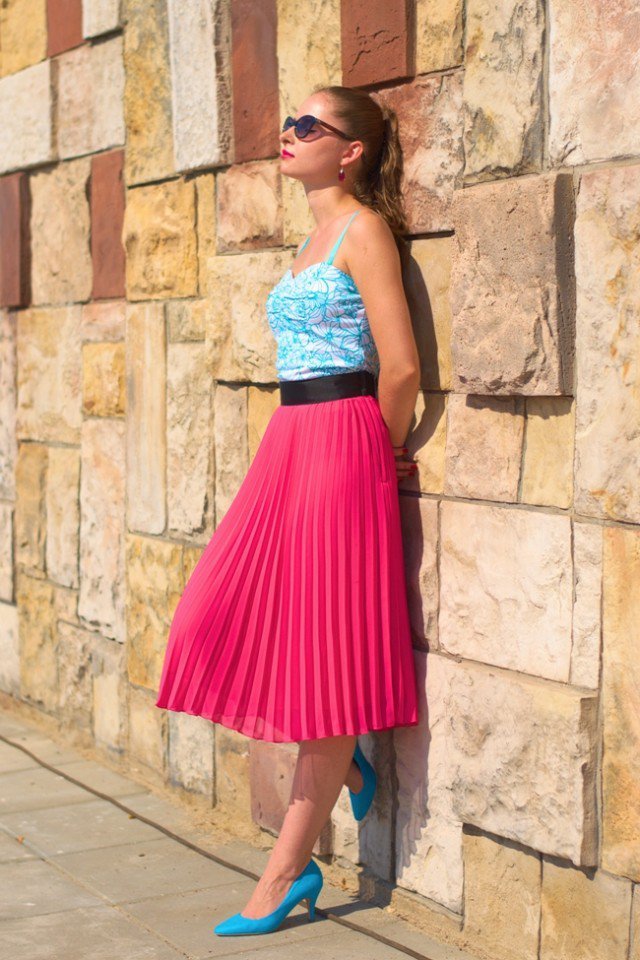Red Pleated Long Skirt Outfit Idea