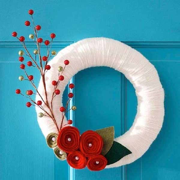 White-Yarn-Christmas-Wreath