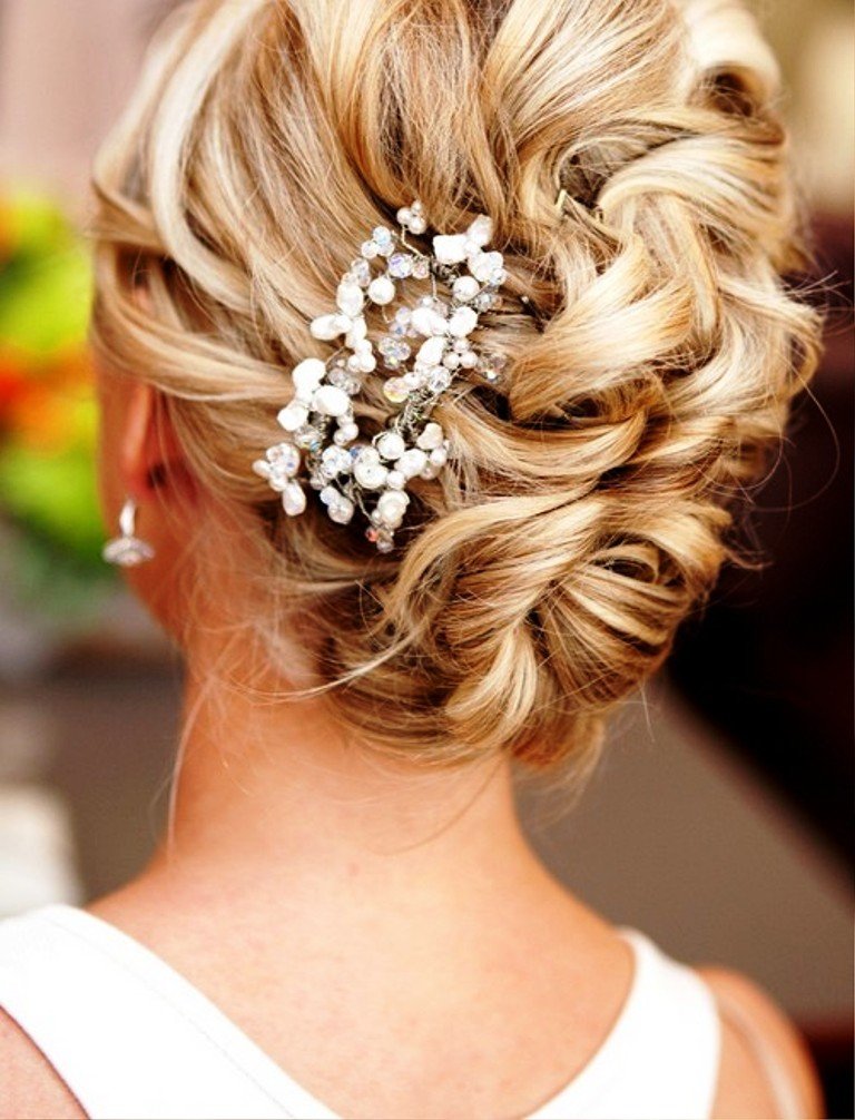 12. Wedding Updo Hairstyle Ideas