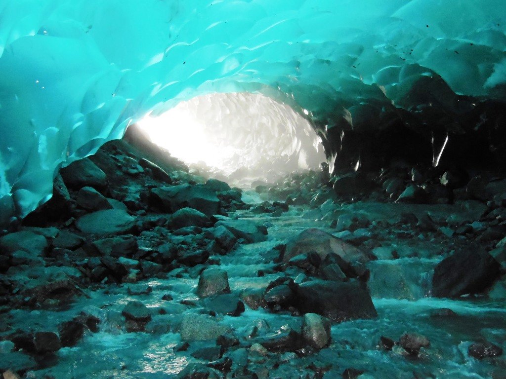 5-mendenhall-ice-caves-alaska-usa