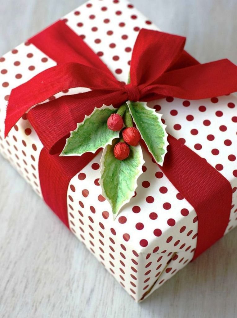 red-dot-gift-wrapping-idea