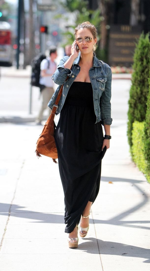 casual-black-dress-outfit-ideas-11