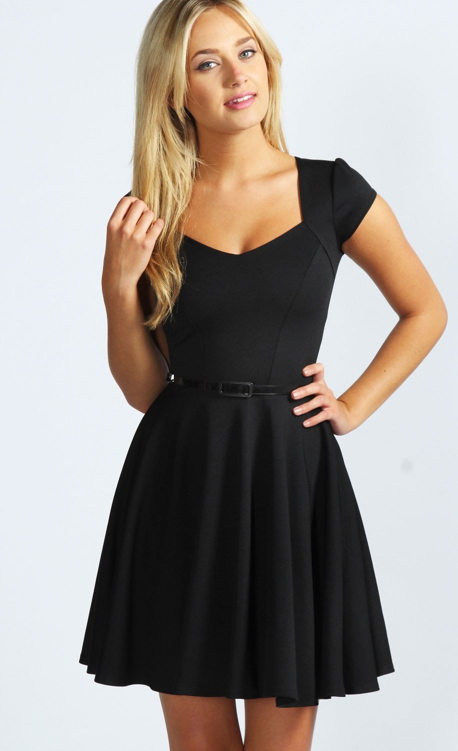 casual-black-dress-outfit-ideas-20