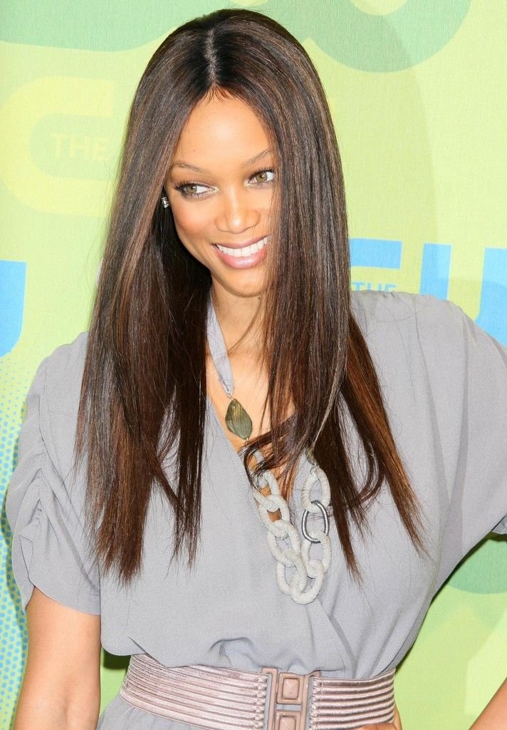 celebrity-inspired-long-straight-hair-with-side-swept-bangs