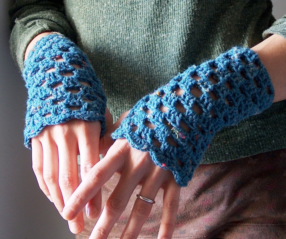 crochet-fingerless-gloves-free-pattern