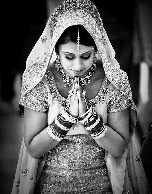 beautiful-indian-woman-black-and-white-photography