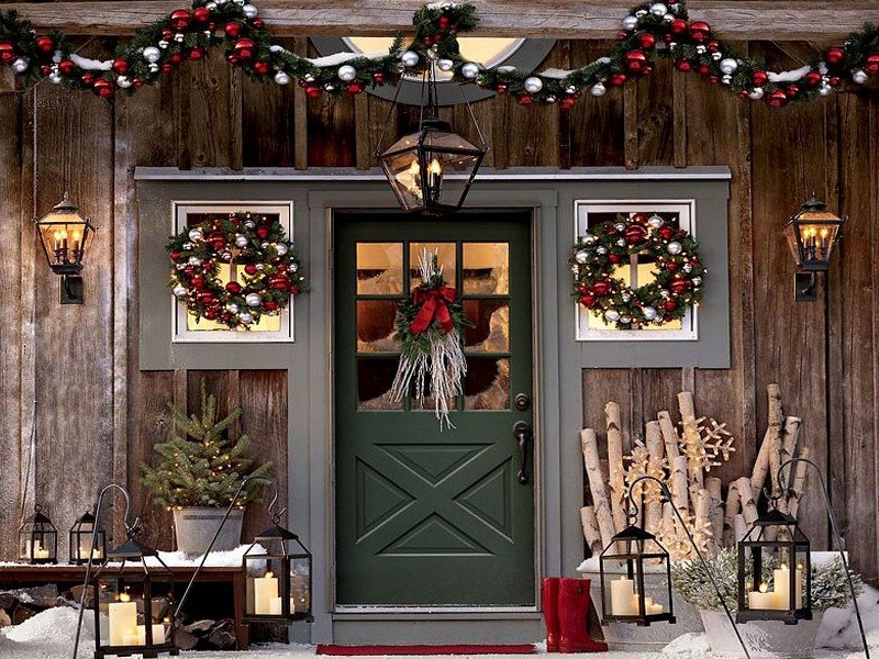 Outdoor Door & Beam Christmas Decoration