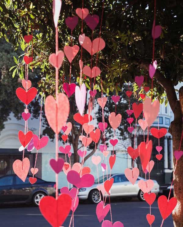 Outdoor Valentine Decor Ideas (4)
