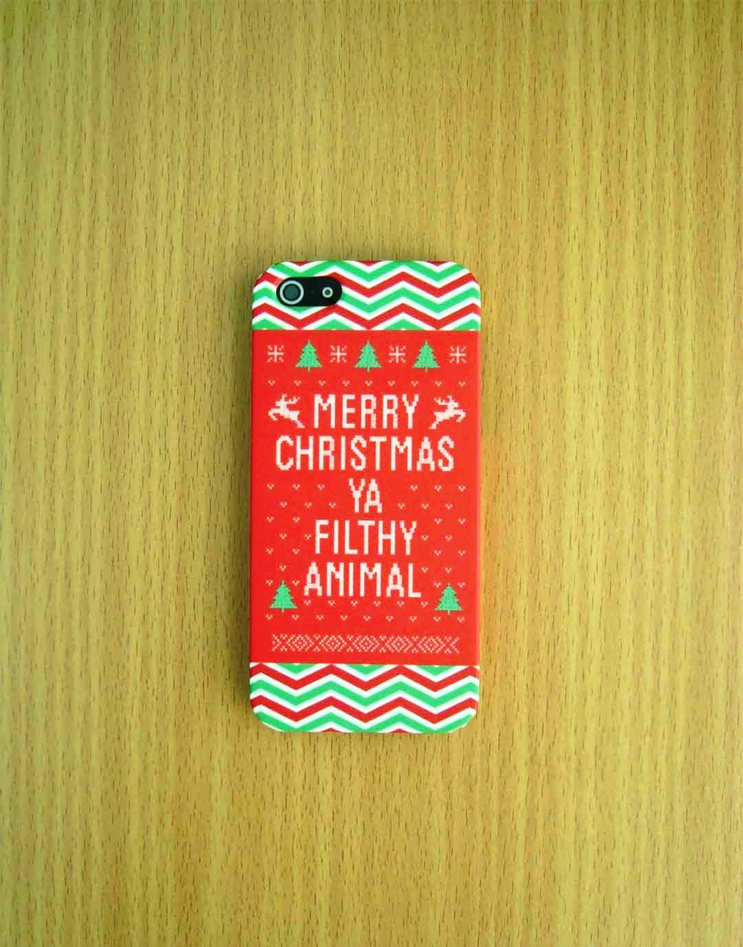 8-stylish-christmas-iphone-cases-for-the-festive-season