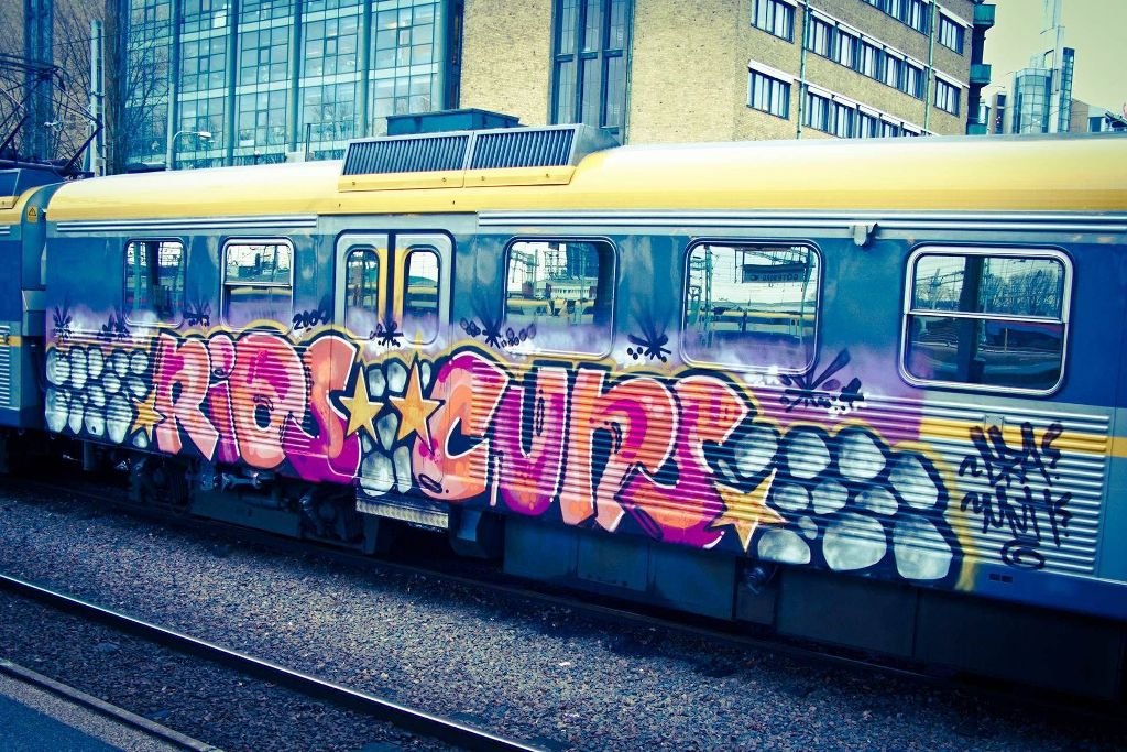 graffiti-hd-wallpaper-the-train-street-art