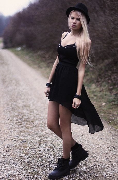 casual-black-dress-outfit-ideas-26