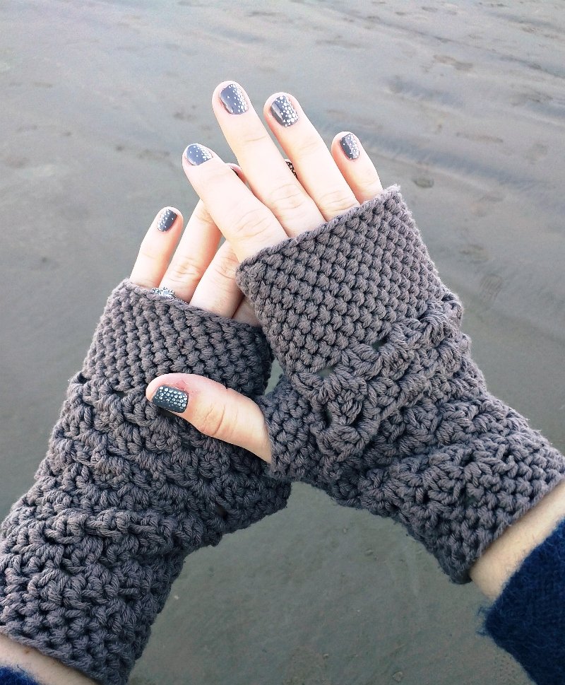 chunky_fingerless_gloves_free_crochet_pattern_