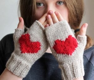 20 Cute Finger less Gloves Ideas To Try In Winter