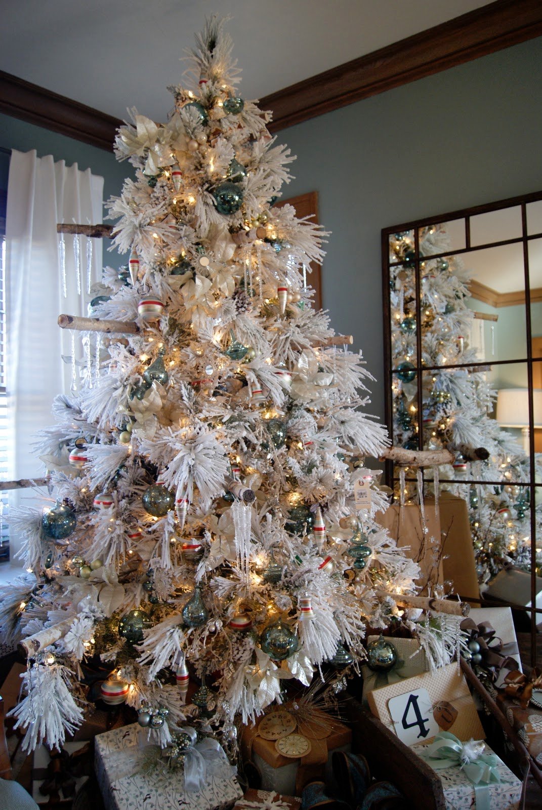 White Flocked Christmas Tree Decorating Ideas
