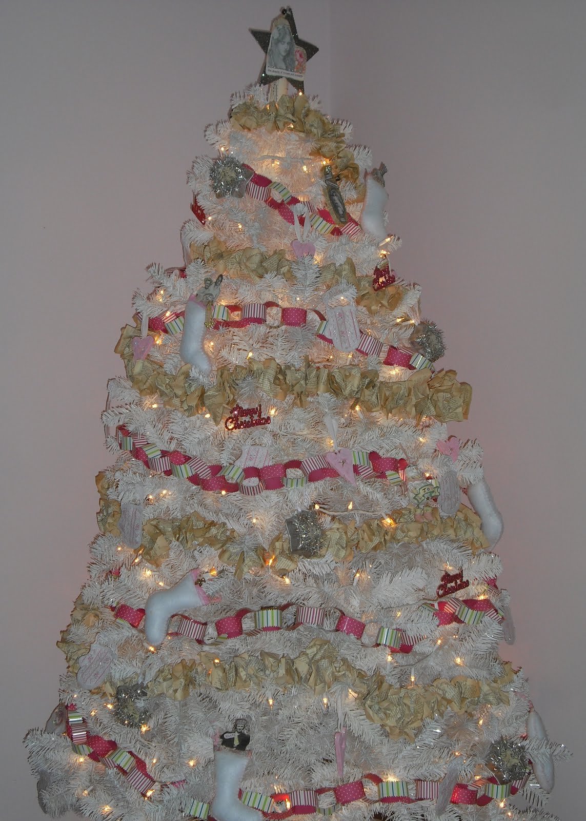 Shabby Chic Cottage Christmas Decorating Idea
